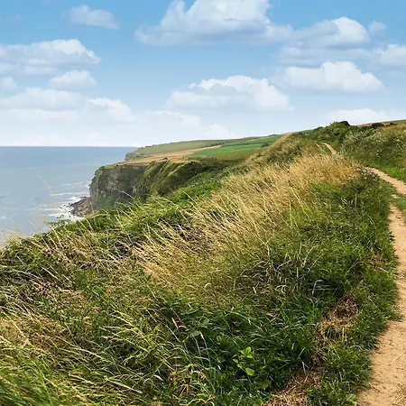 Ballyholme * Skelton (North Yorkshire)